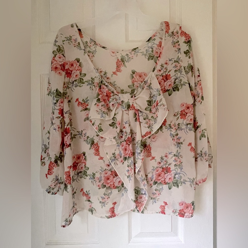 Floral, Romantic, Pretty Top- Love Culture Size Medium